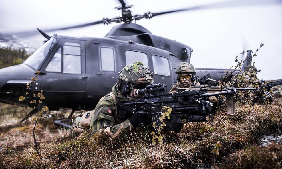 Norveški vojnici tijekom obuke u arktičkom krugu