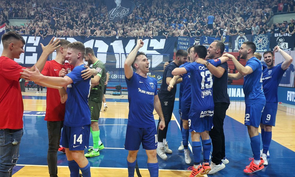 Slavlje Futsal Dinama nakon osvojenog naslova