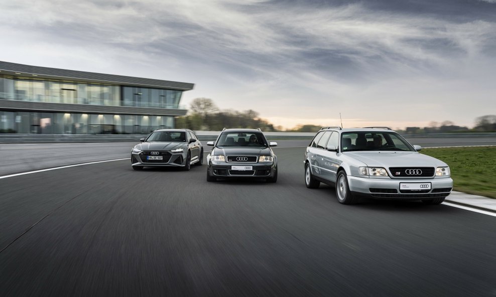 Tri generacije (s lijeva na desno) Audi RS 6 Avant performance (boja Nardo siva), Audi RS 6 Avant (prva generacija) i Audi S6 plus