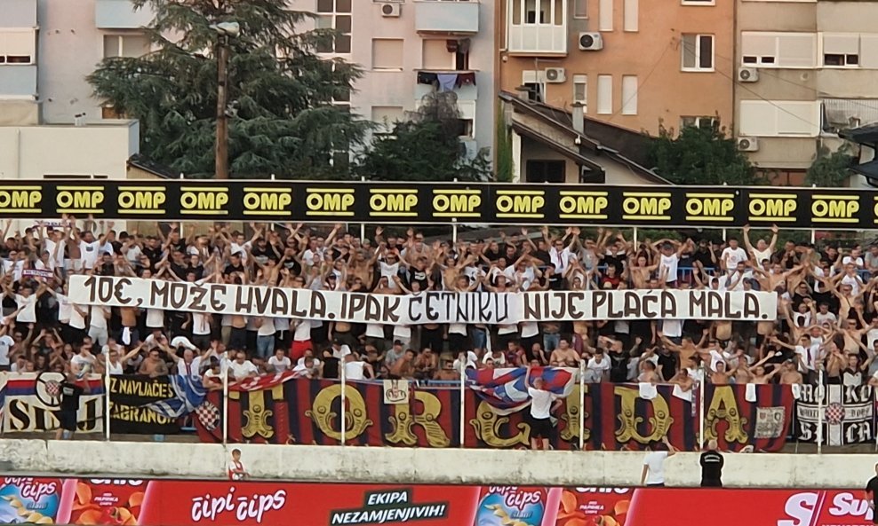 Pogrdni i sramotni transparent Torcoide u Kranjčevićevoj tijekom utakmice Rudeš - Hajduk 0:2, 20.8.2023.