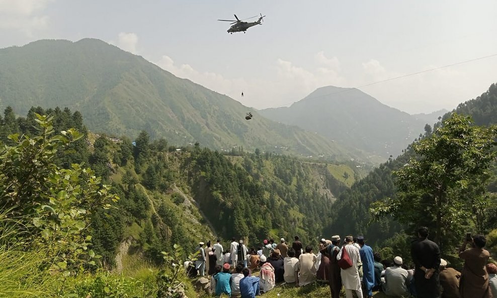 Spašavanje djece zarobljene u žičari u Pakistanu