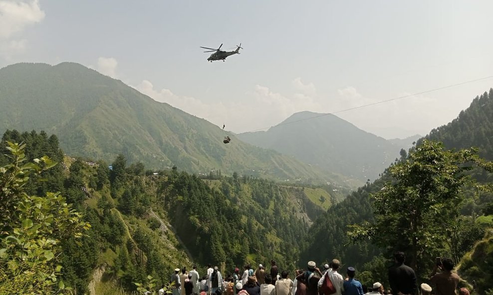 Akcija spašavanja djece s pakistanske žičare