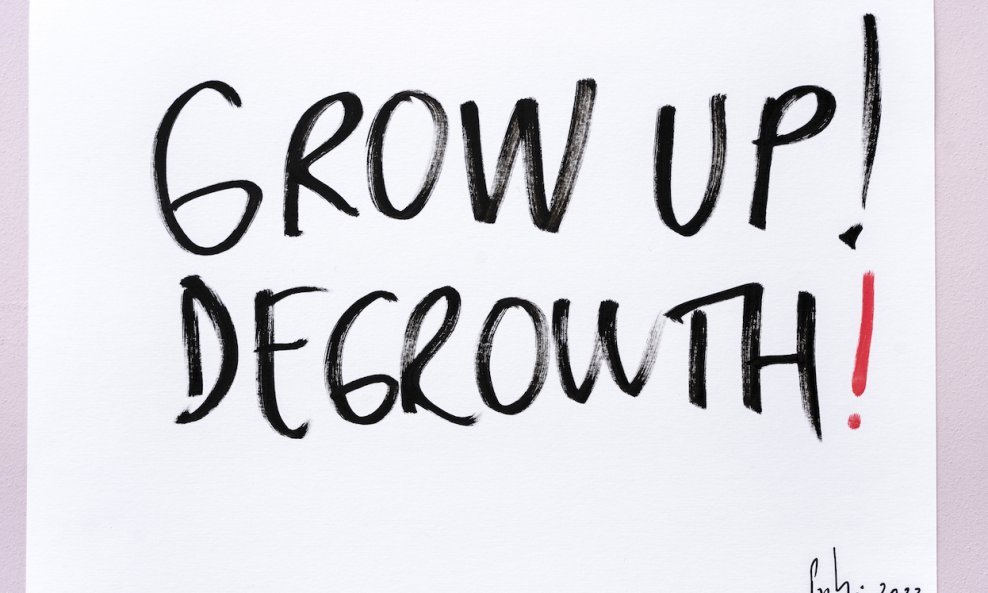 Dan Perjovschi, Grow Up _Degrowth, 2023