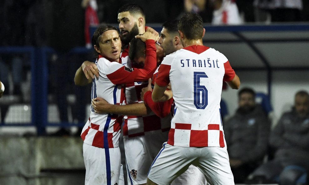 Gvardiol, Modrić , Ivanušec i Stanišić slave gol s Kramarićem