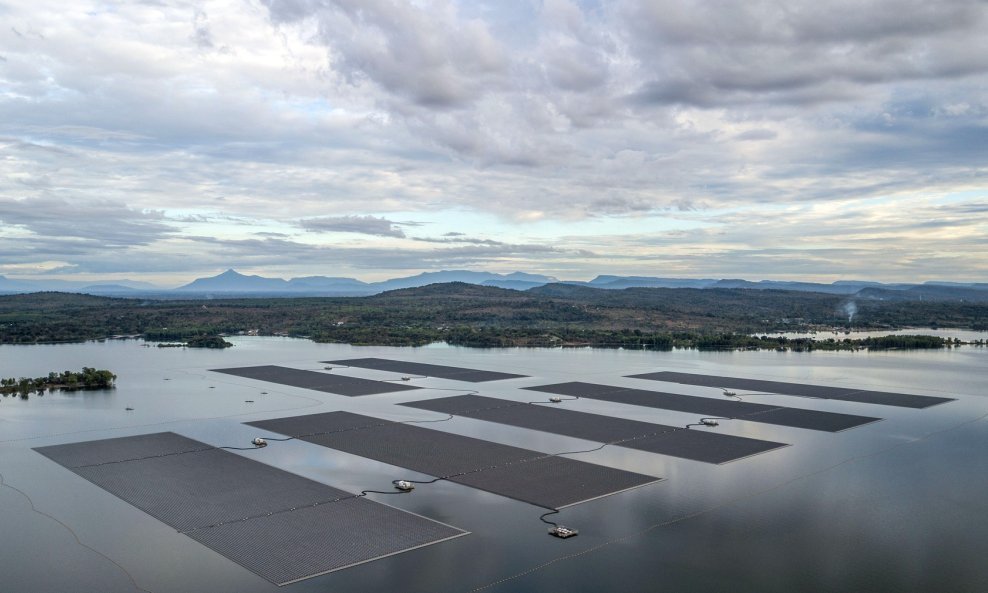 Plutajući solarni paneli