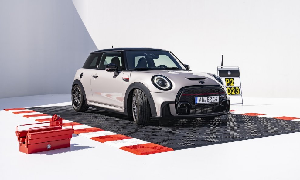 Mini John Cooper Works Bulldog Racing Edition