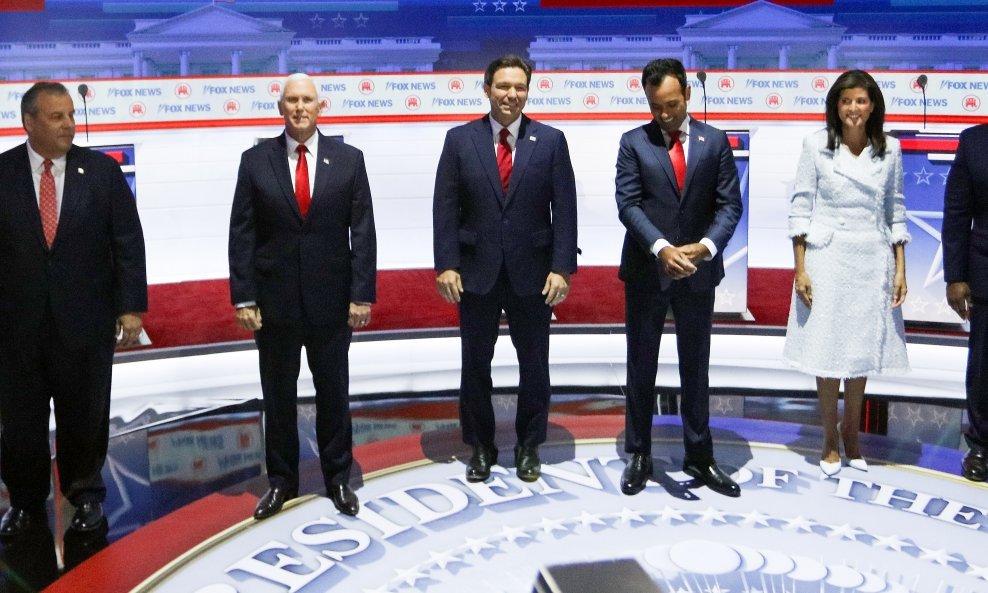Osmero republikanskih predsjedničkih kandidata na debati