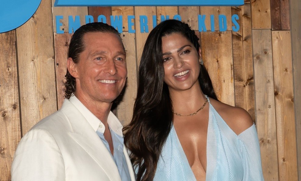 Matthew McConaughey sa suprugom Camillom Alves