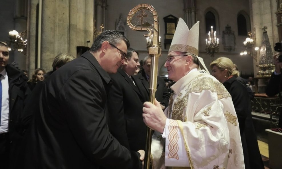 Kardinal Bozanić predvodio polnoćku u zagrebačkoj katedrali (10)