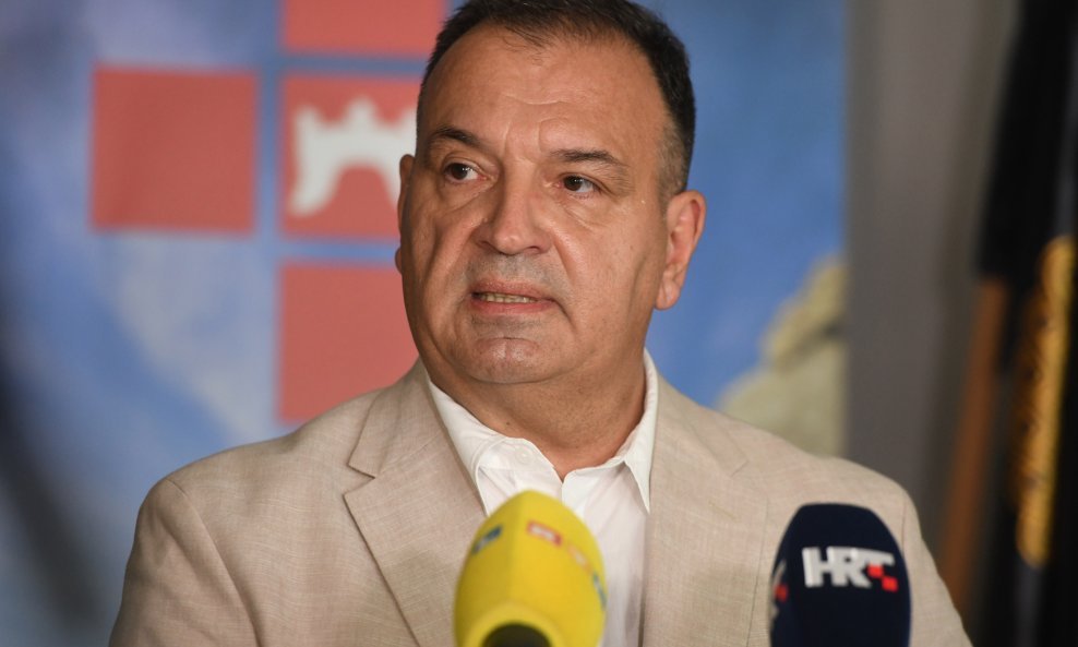 Vili Beroš, ministar zdravstva