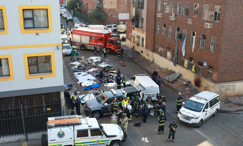 Požar u peterokatnici u Johannesburgu