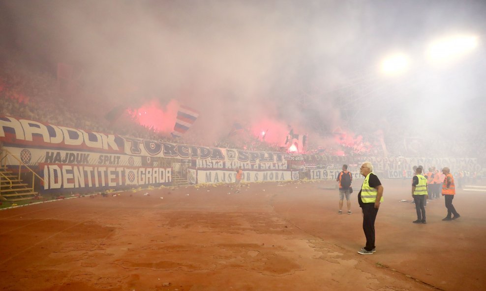 Bakljada tijskom utakmice Hajduk - PAOK, 10.8.2023.