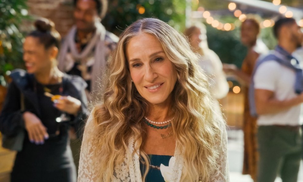 Sarah Jessica Parker igrala je lik Carrie Bradshaw od 1998. do 2004. u šest sezona vrlo uspješne TV serije 'Seks i grad', zatim u dva igrana filma, a odnedavno i u nastavku serije 'I tek tako...'