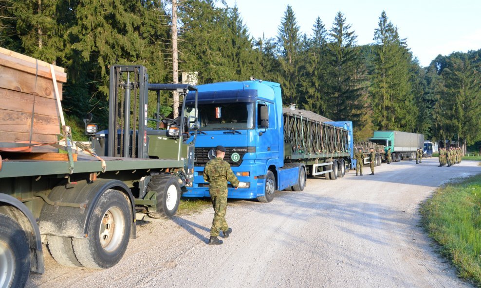 Hrvatska vojska u Sloveniji postavlja vojnički most Bailey