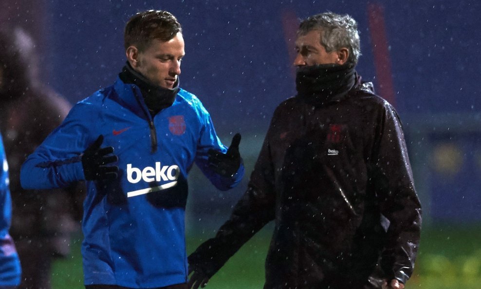 Quique Setien (desno, iz vremena dok je vodio Barcelonu) i Ivan Rakitić