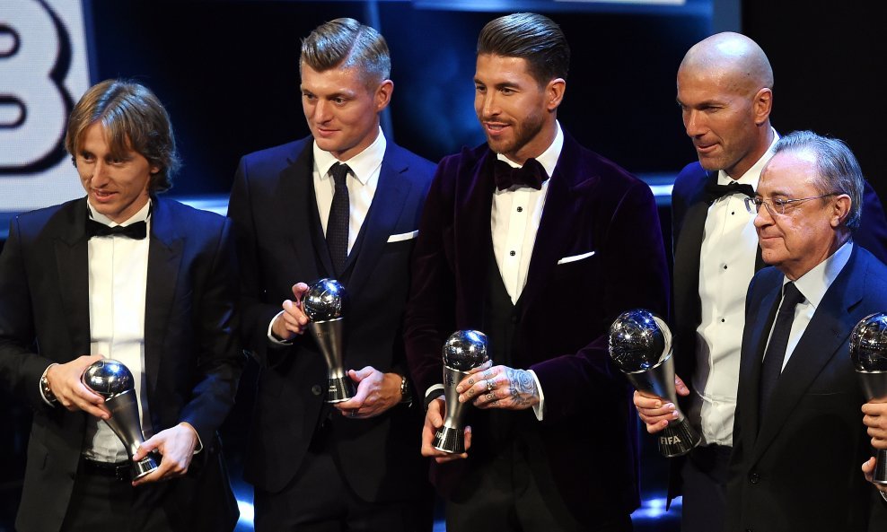 Luka Modrić i Toni Kroos (prvi i drugi s lijeve strane) te Florentino Perez iz nekih 'sretnijih' vremena Reala