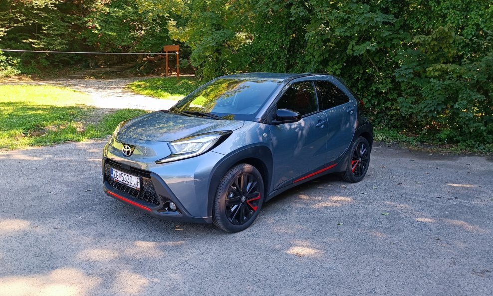 Toyota Aygo X 1.0 VVT-I 5D CVT Limited Edition JBL: UNDERCOVER JUN TAKAHASHI