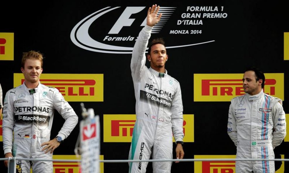 Rosberg Hamilton i Massa na postolju