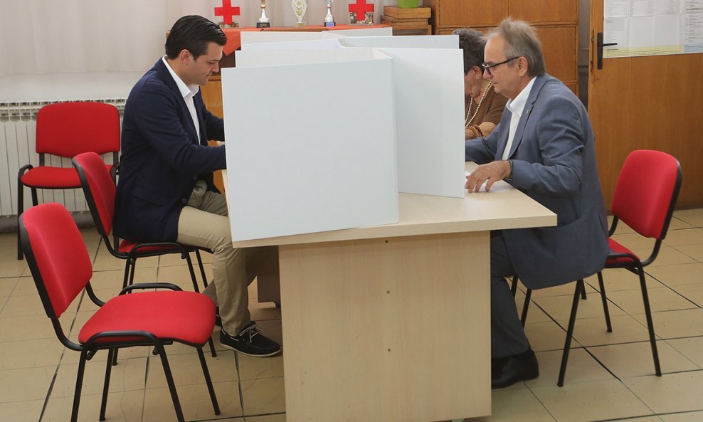 Predsjednik HDSSB-a Dragan Vulin nije želio miješati 'politiku stranke' i odnos sa stranačkim utemeljiteljem Branimirom Glavašem