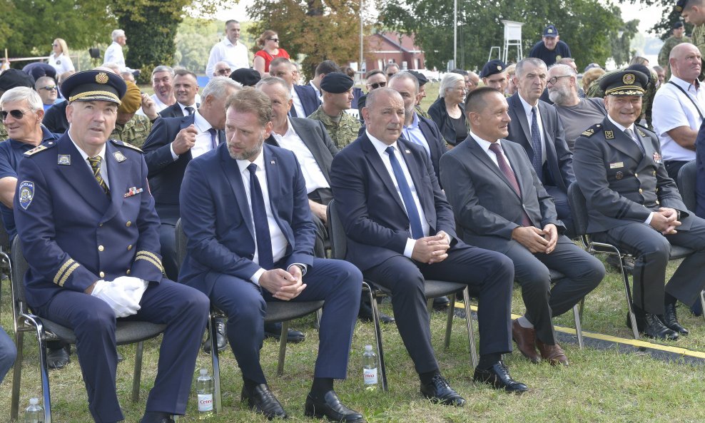 Mario Banožić, Tomo Medved i Branko Borković - Jastreb