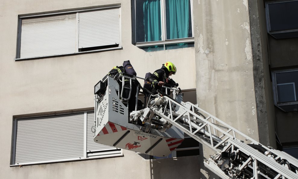 Lažna dojava u neboderima 4 i 6 u Ulici braće Domany