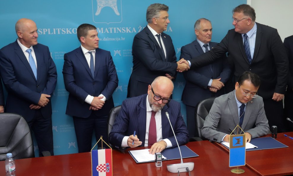 Potpisivanje ugovora za tunel Kozjak