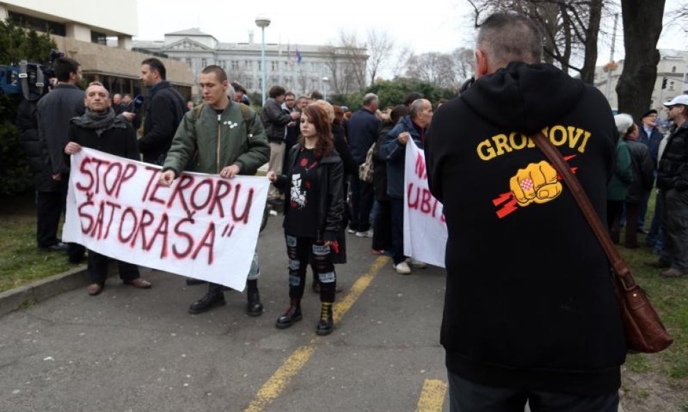 Antiprosvjednici prošli policijsku blokadu u i nastavili prema Savskoj (5)