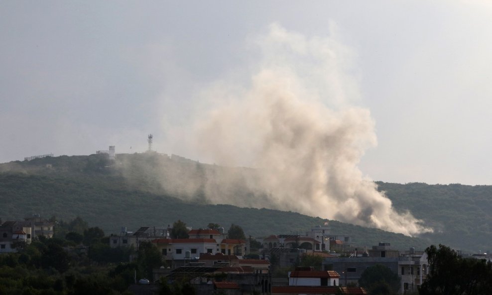 Dim iznad sela Aita al-Shaab na libanonsko-izraelskoj granici