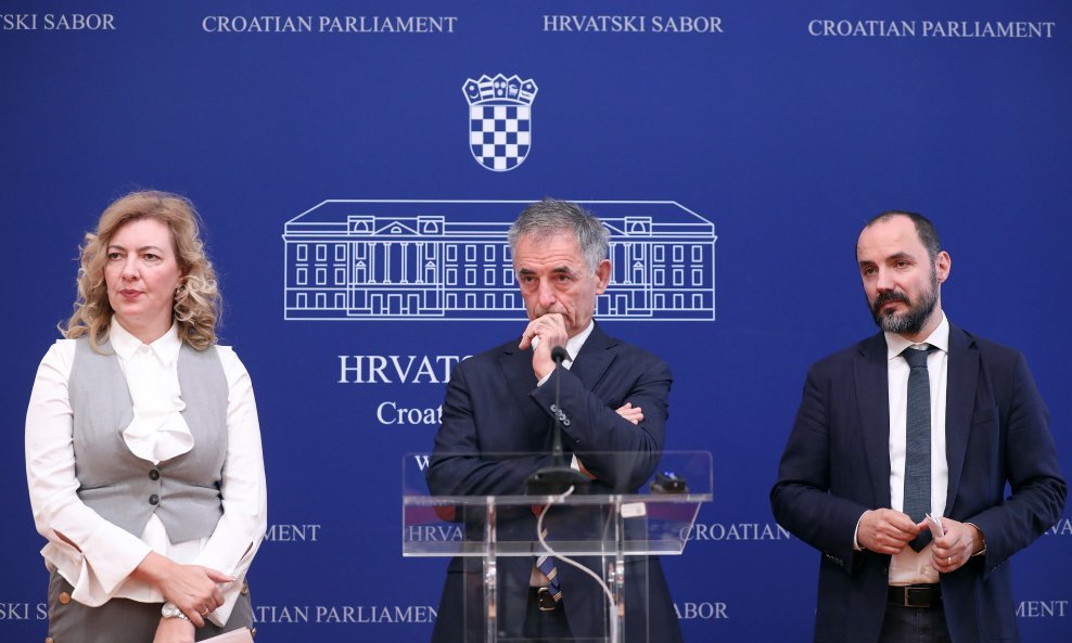 Dragana Jeckov, Milorad Pupovac i Boris Milošević na konferenciji za novinare
