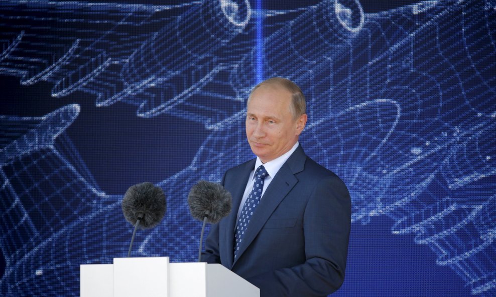 ussian President Vladimir Putin arrives to deliver his speech during an opening ceremony of the MAKS International Aviation and Space Salon in Zhukovsky, outside Moscow, Russia, August 25, 2015. REUTERS/