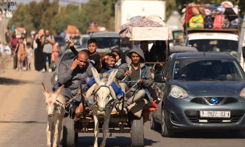 Palestinci bježe iz Gaze