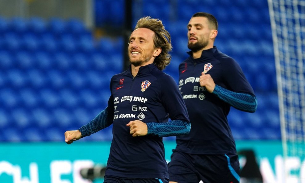 Luka Modrić i Mateo Kovačić se pripreme za Wales u Cardiffu