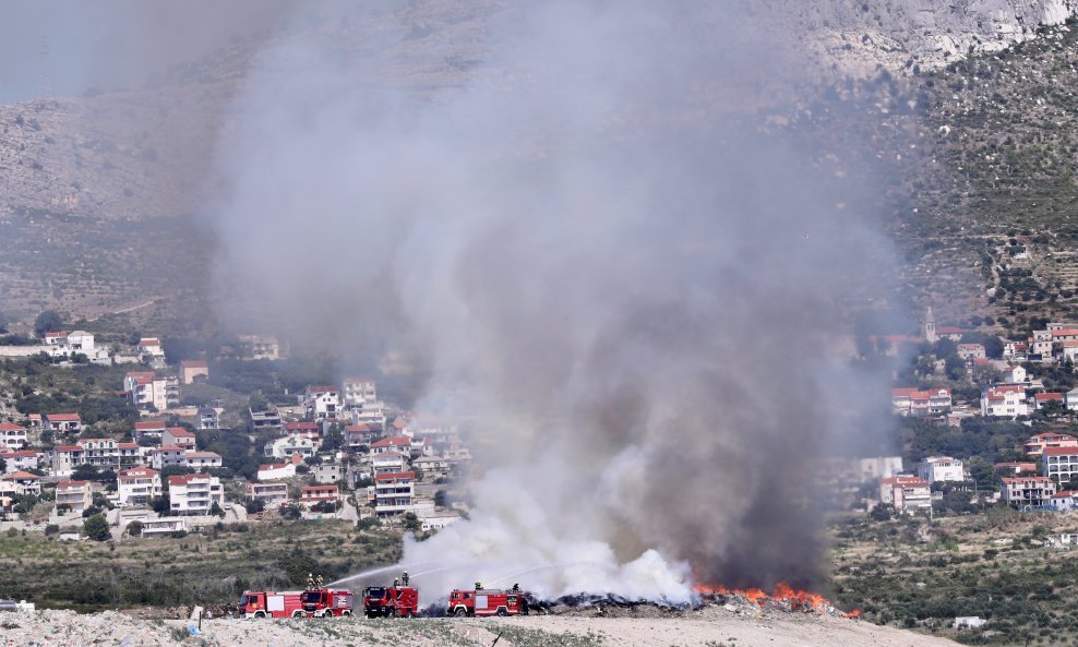 Požar na odlagalištu otpada Karepovac u Splitu