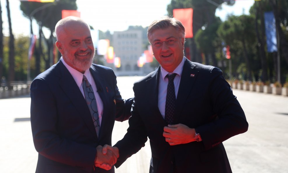 Albanski premijer Edi Rama i Andrej Plenković na početku sastanka Berlinskog procesa