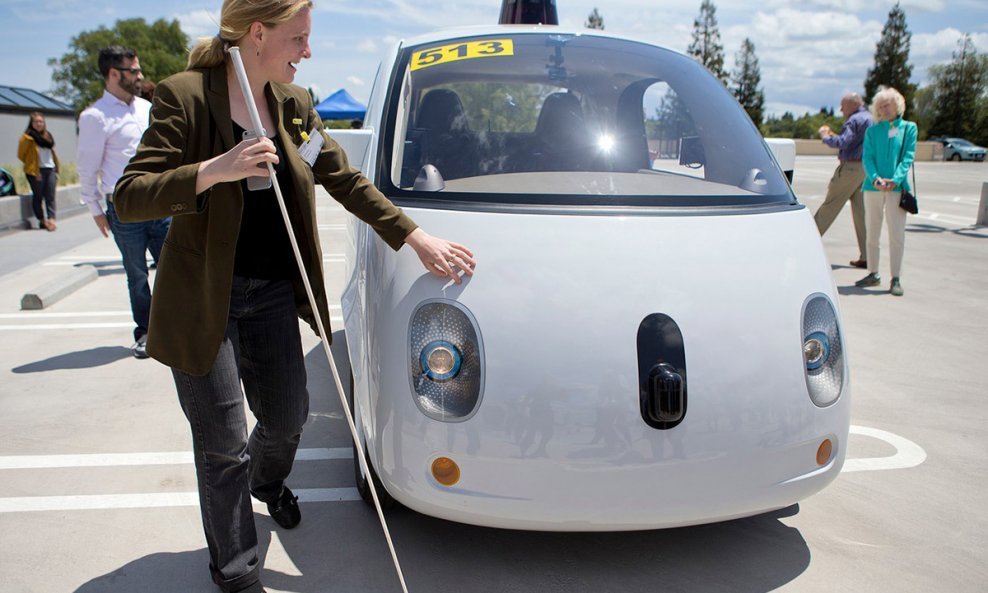 Googleov autonomni automobil (ilustracija)