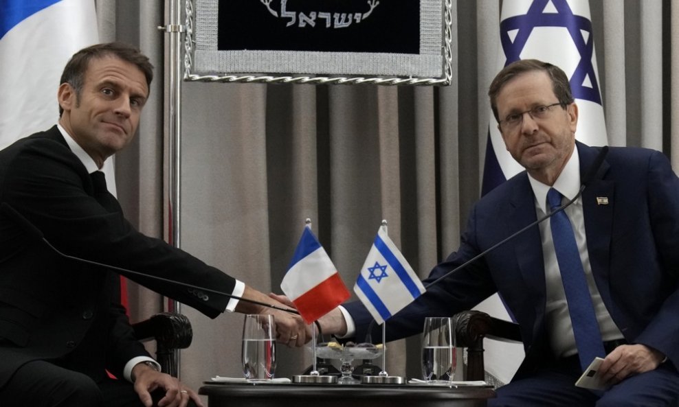 Emmanuel Macron i Isaac Herzog, predsjednik Izraela