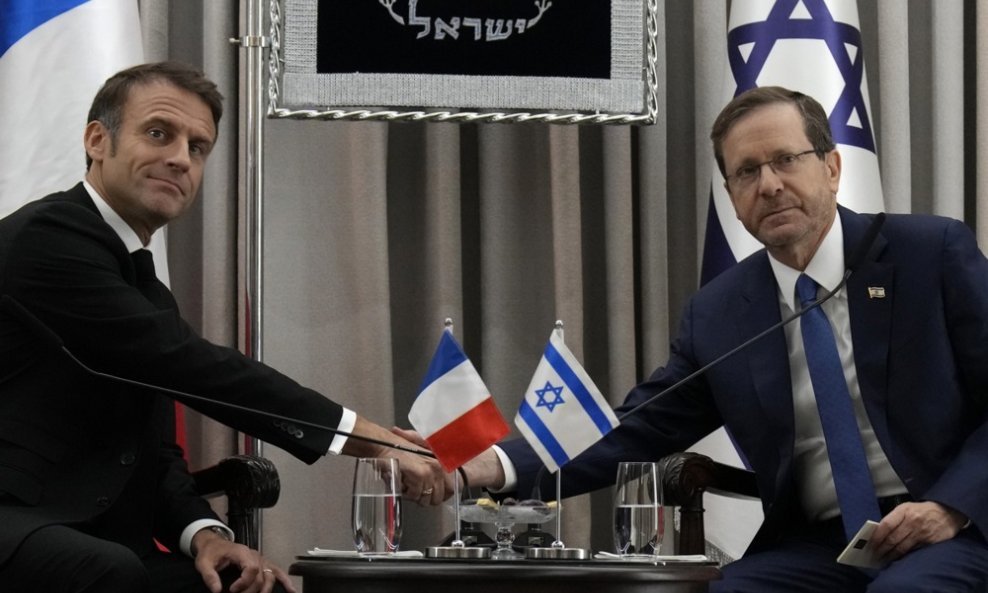 Emmanuel Macron i Isaac Herzog, predsjednik Izraela