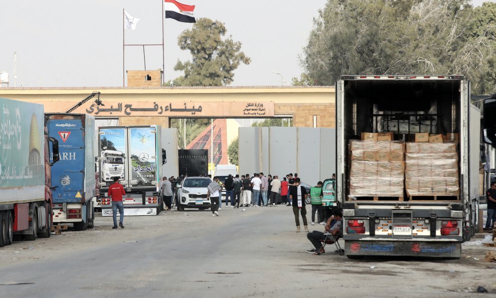 Humanitarni konvoj za Gazu na egipatskoj granici