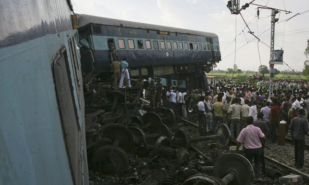 Indija, iskakanje vlaka iz tračnica