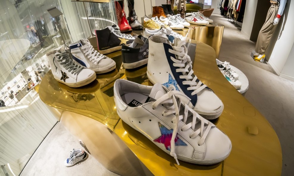 Početkom ove godine Golden Goose proširio je svoj program popravaka, prerade, preprodaje i recikliranja obuće pod nazivom Forward Stores