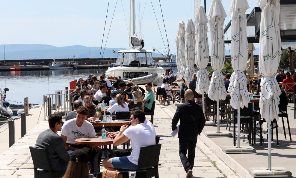 Ispijanje kave jedan je od omiljenih, ali i sve skupljih rituala
