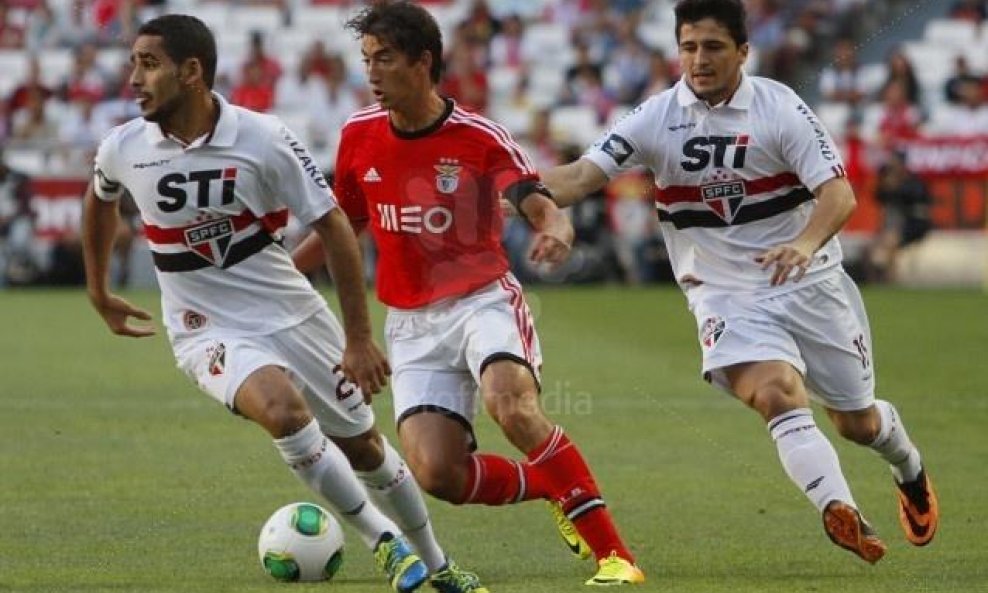 Filip Đuričić Douglas Pereira Benfica Sao Paulo