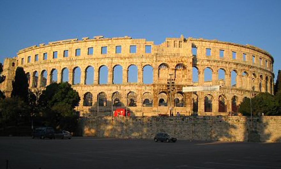 Arena pula