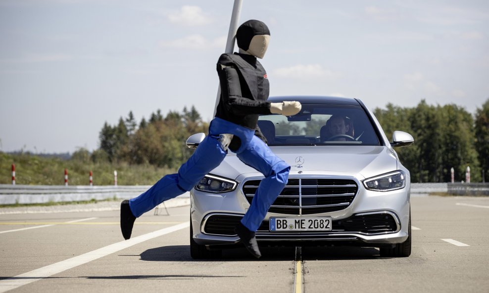 10 milijuna Mercedes-Benz osobnih automobila opremljenih Active Brake Assist otkrivanja pješaka