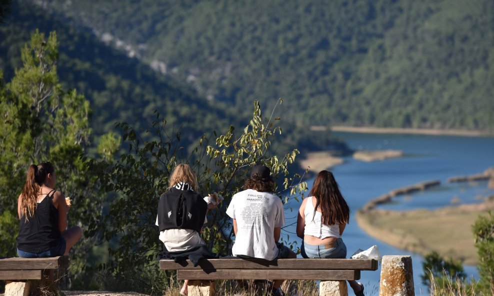 Skradin: Posjetitelji Nacionalnog parka Krka uživaju u jesenskom ugođaju