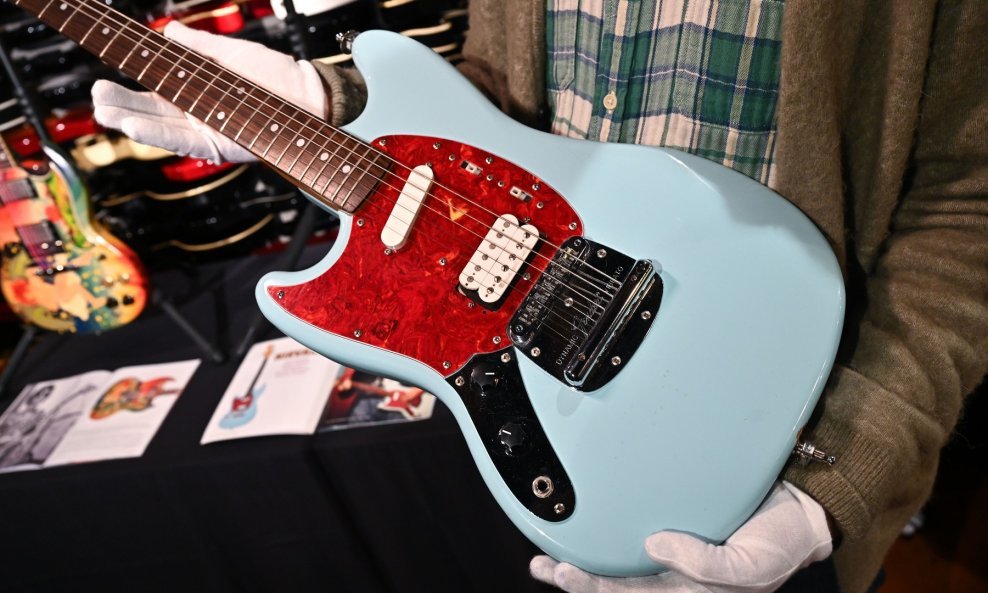 Kultna plava električna gitara 'Skystang I' Fender Mustang