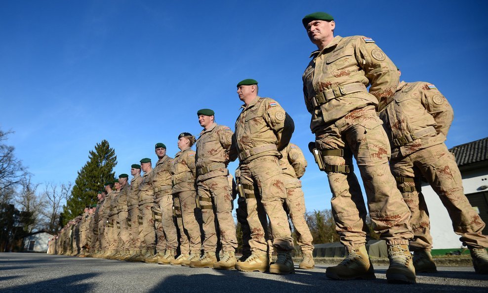 Ilustracija / Pripadnici Hrvatske vojske postrojeni prije upućivanja u misiju u Afganistan