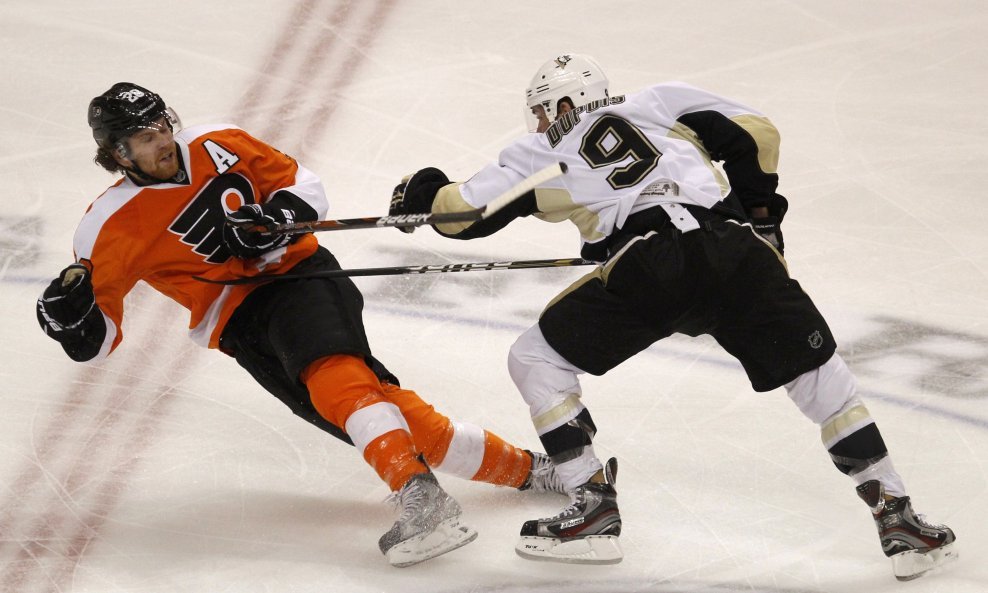 Pittsburgh Penguins Pascal Dupuis - Philadelphia Flyers Claude Giroux