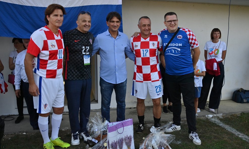 Dio Humanih zvijezda 03 - Amir Kazić Leo (prvi slijeva), Zlatko Dalić i Miroslav Bičanić (drugi zdesna)