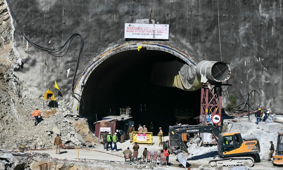 Spašavanje radnika iz urušenog tunela u Indiji